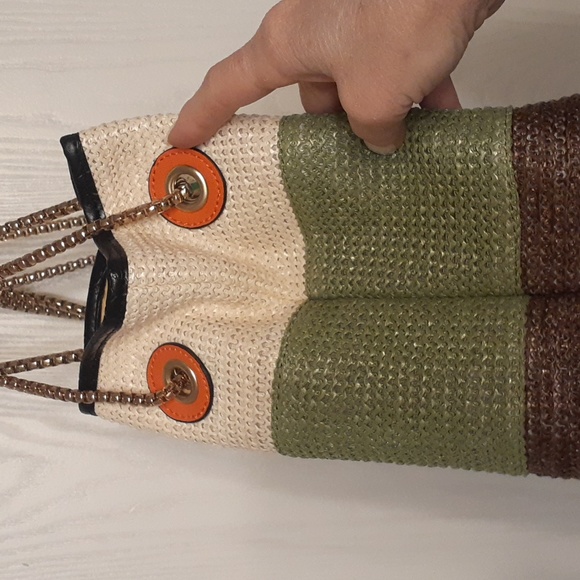 super cute tote bag with faux leather and gold hardware. - Picture 4 of 7